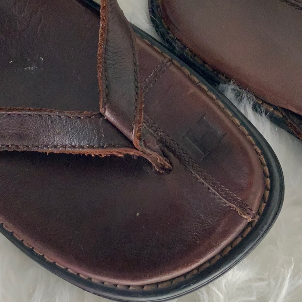🩴TOMMY HILFIGER Men’s thong sandals🩴 medium brown leather. Size 9M - Picture 7 of 10